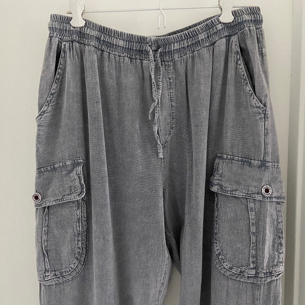 New lite gray stone washed XXL jeans. Elastic ankles.